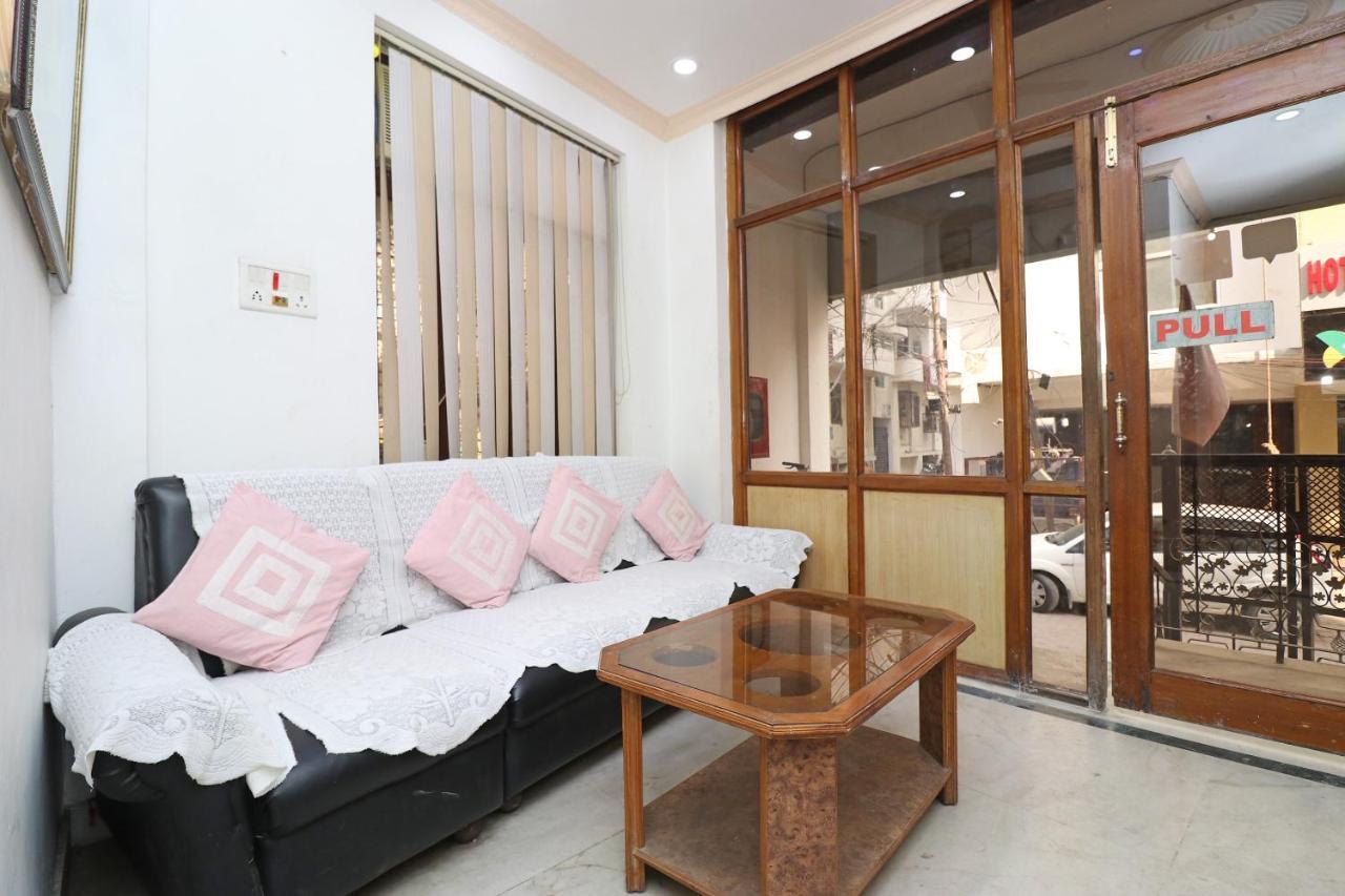 Oyo 8379 Hotel Kamal Лакхнау Экстерьер фото